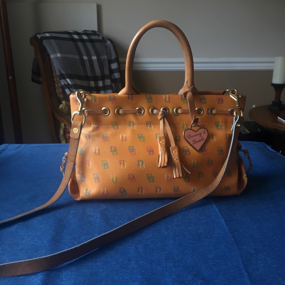 LIKE NEW Dooney & Bourke Bag w/ Crossbody